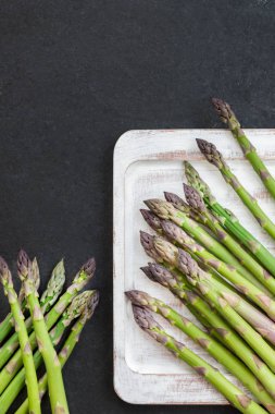 Lezzetli, tatlı ve yumuşak İngiliz kuşkonmaz