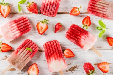 Ev yapımı Vegan çilekli dondurma