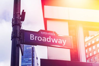 Manhattan, New York 'ta sokak tabelasının resmi
