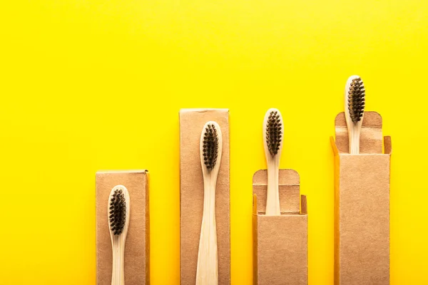 A family set of four wooden bamboo toothbrushes — Stock Photo, Image