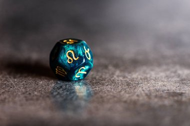 Leo zodyak sembolü zarlarla Astroloji
