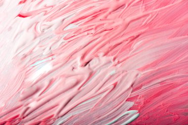 Kırmızı, pembe ve beyaz renkler, boyaları karıştırıyor.