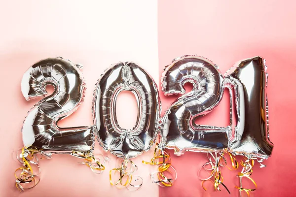 Воздушные шары для празднования Нового 2021 года — стоковое фото