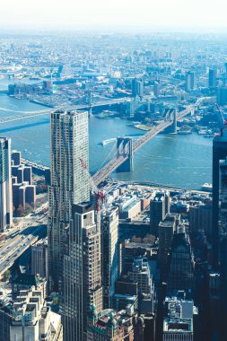 New York şehrinin gökyüzü ve Brooklyn Köprüsü 'nün muhteşem manzarası.