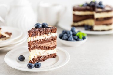 Tatlı menüsü Belçika çikolatası pastamız katmanlı