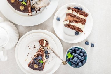 Tatlı menüsü Belçika çikolatası pastamız katmanlı