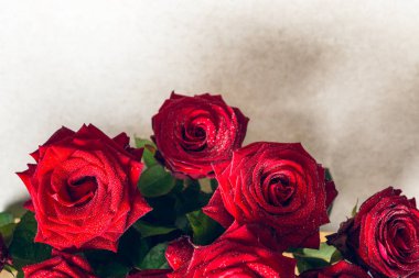 St Sevgililer günü için kırmızı gül demet