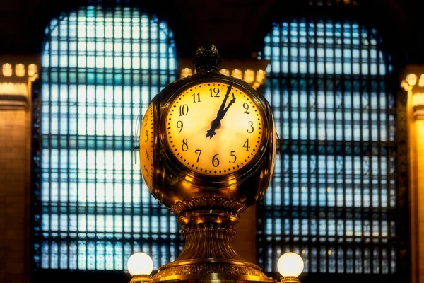 Interior da Grand Central Station e seu famoso relógio — Fotografia de Stock