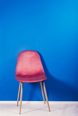 Ahşap bacaklı modern Pembe Kadife Sandalye