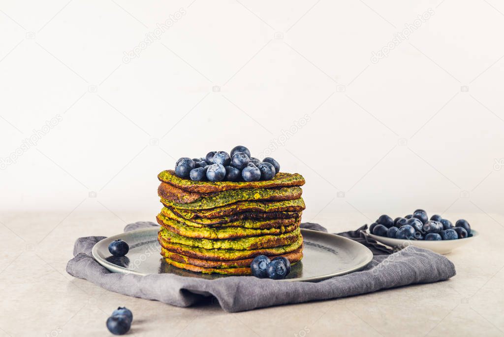 Pancakes made from spinach, coconut milk and oats
