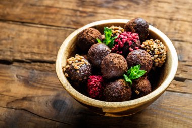 Çiğ vejetaryen mantarı veya Enerji Topları