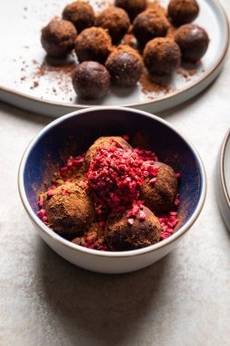 Çiğ vejetaryen mantarı veya Enerji Topları