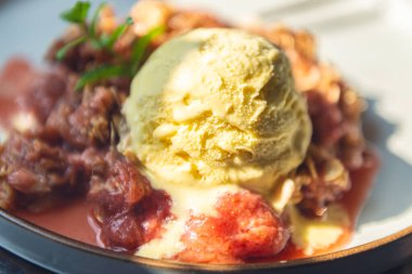 Rhubarb ve Çilek ezmesi