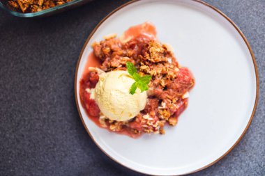 Rhubarb ve Çilek ezmesi