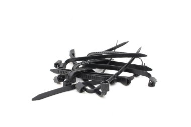 izole beyaz zemin üzerine siyah kablo bağları