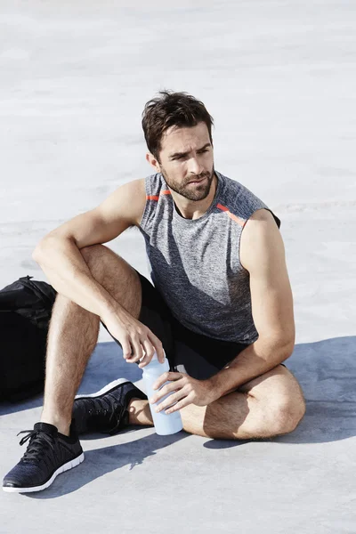 Atleta con botella de agua —  Fotos de Stock