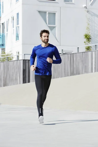 Atlético guapo hombre corriendo —  Fotos de Stock