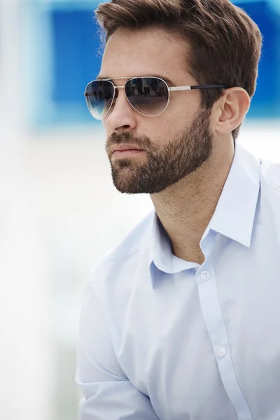 Handsome man with beard and sunglasses — Stock Photo, Image