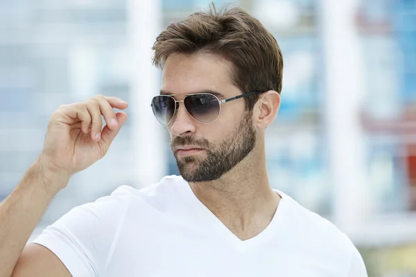 Handsome man in sunglasses — Stock Photo, Image