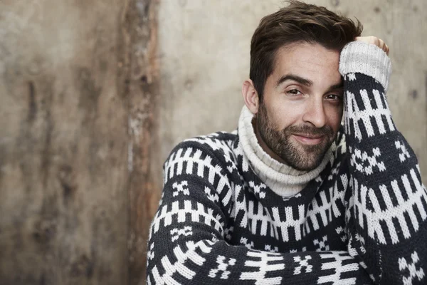 남자 착용 따뜻한 스웨터 — 스톡 사진