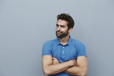 Hayal kırıklığına sakallı adam