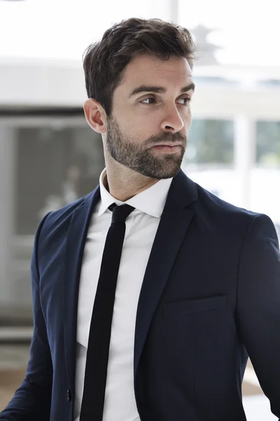 Inteligente hombre de negocios guapo — Foto de Stock