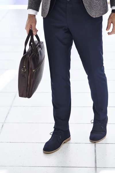 Businessman carrying briefcase — Stock Photo, Image