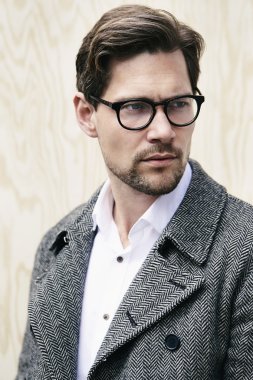 yakışıklı erkek ceket