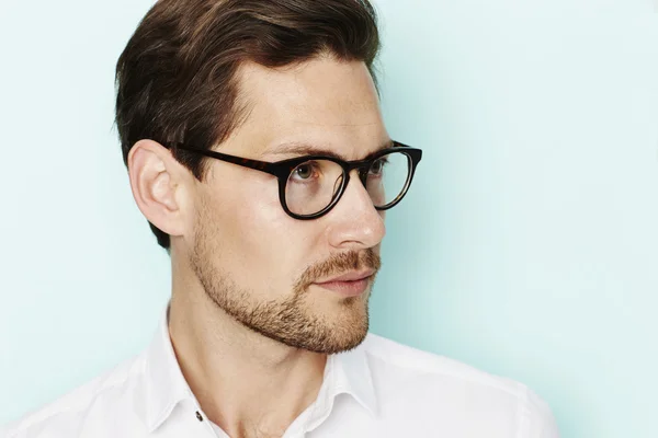 Beau homme en lunettes — Photo