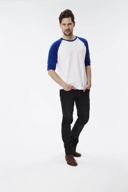 ciddi yakışıklı adam