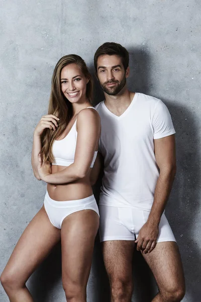 Beyaz iç çamaşırı güzel Çift