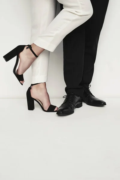 Fashionable shoes on couple — Stock Photo, Image