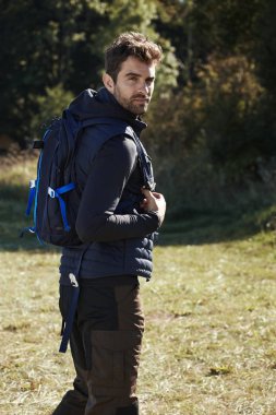 Sırt çantası adamla Hiking