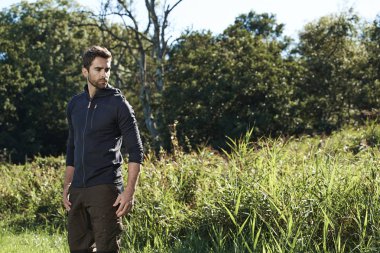 Alanında ciddi adam