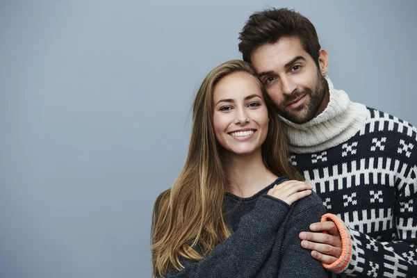 Pareja cariñosa en punto —  Fotos de Stock