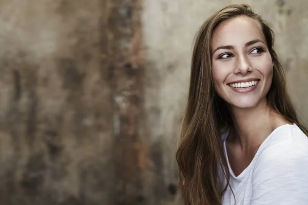 Brunette meisje met lang haar — Stockfoto