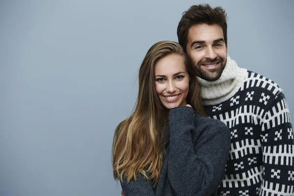 Couple aimant en tricot — Photo