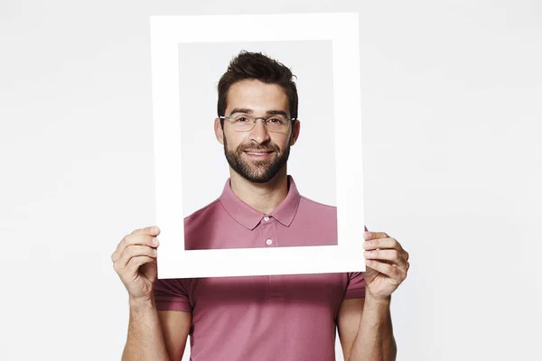 Uomo in posa con cornice — Foto Stock