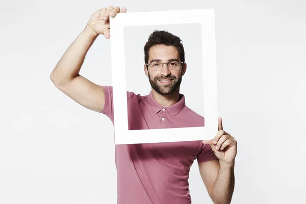 Sorridente uomo holding frame — Foto Stock