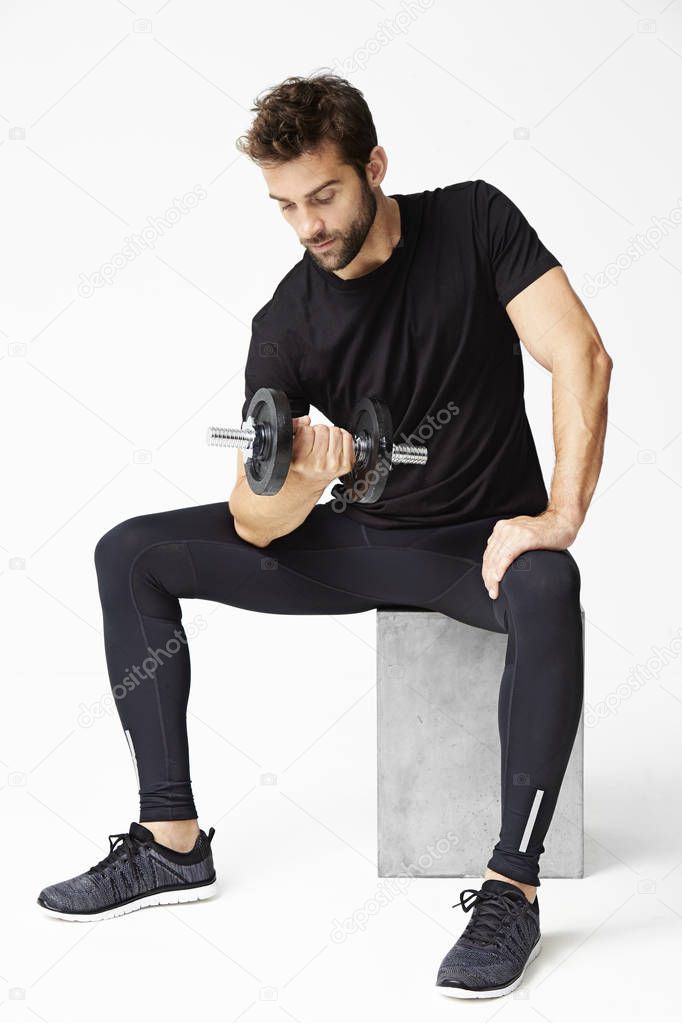 Handsome man lifting weight 