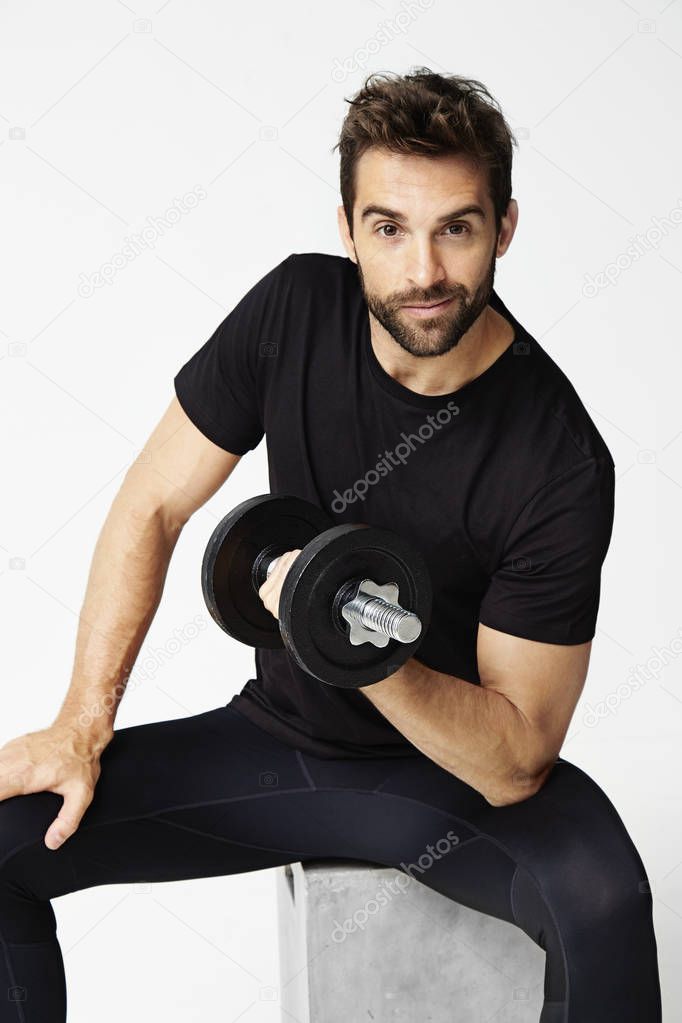 Handsome man lifting weight 