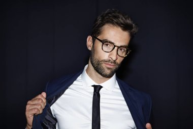 Erkek takım elbise ceket açma