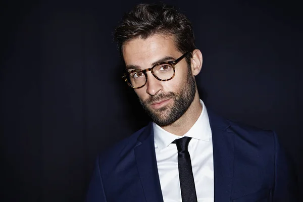 Hombre guapo en gafas y traje —  Fotos de Stock