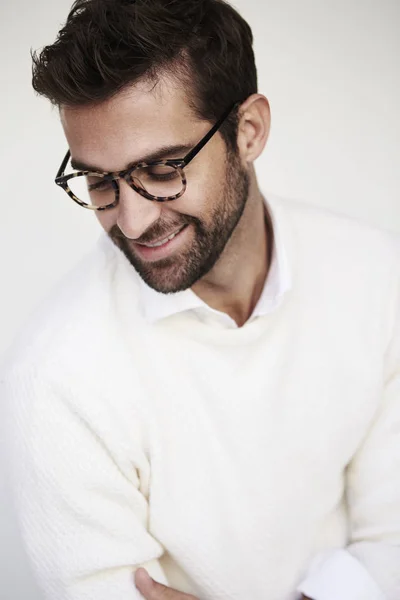 Sonriente hombre en gafas —  Fotos de Stock