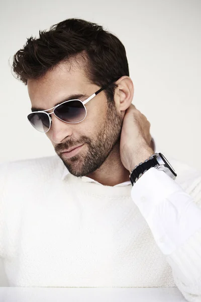 Handsome man in sunglasses — Stock Photo, Image