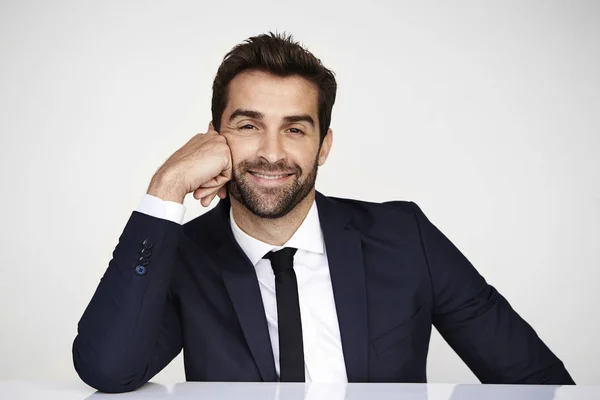 Smiling businessman in suit — Stock Photo, Image