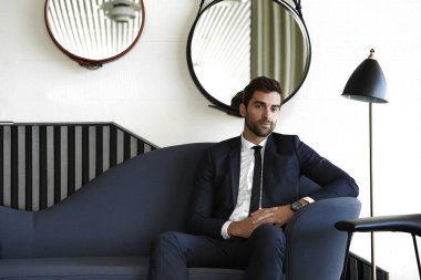 koltukta oturan işadamı