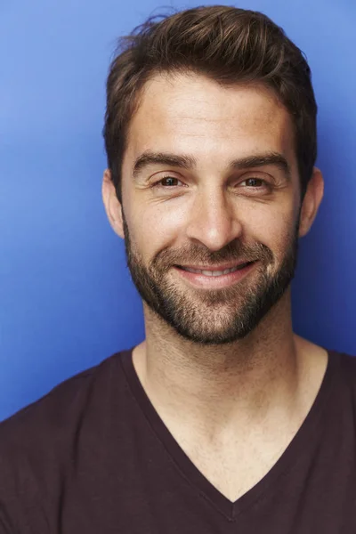 Sorrindo homem bonito — Fotografia de Stock