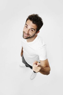 adam kameraya dönük