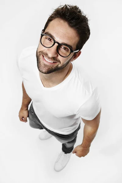 Happy guy en t-shirt blanc — Photo